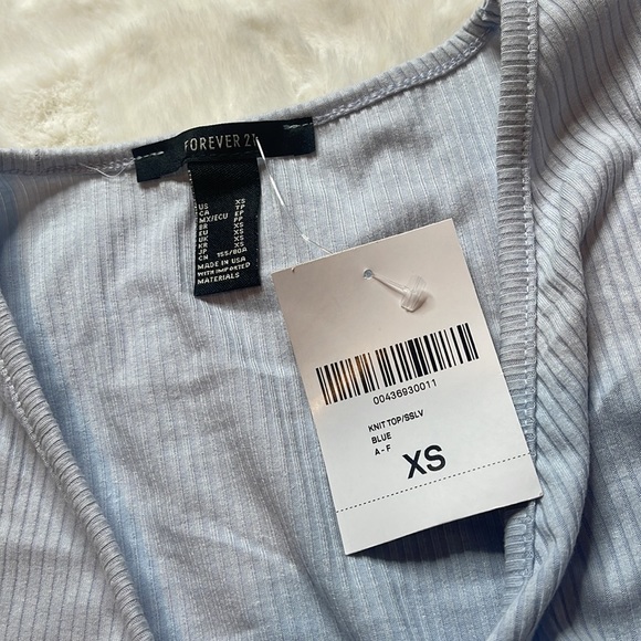 NWT forever 21 wraparound crop top - SIZE: XS - Picture 2 of 3